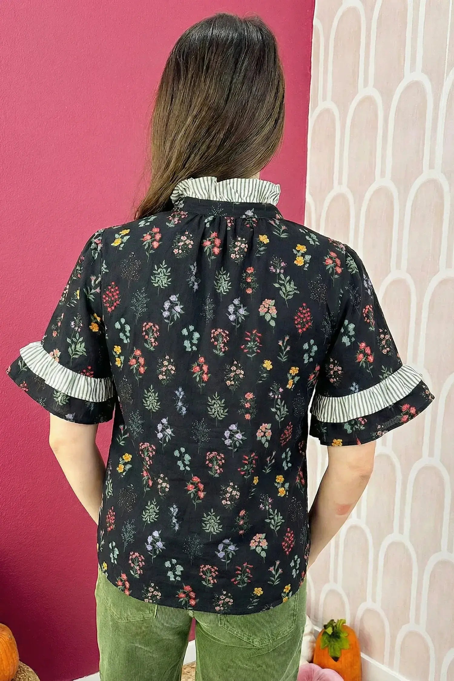 Black Contrast Frilled Trim Short Sleeve Floral Shirt - Sweet Fashion Wholesale