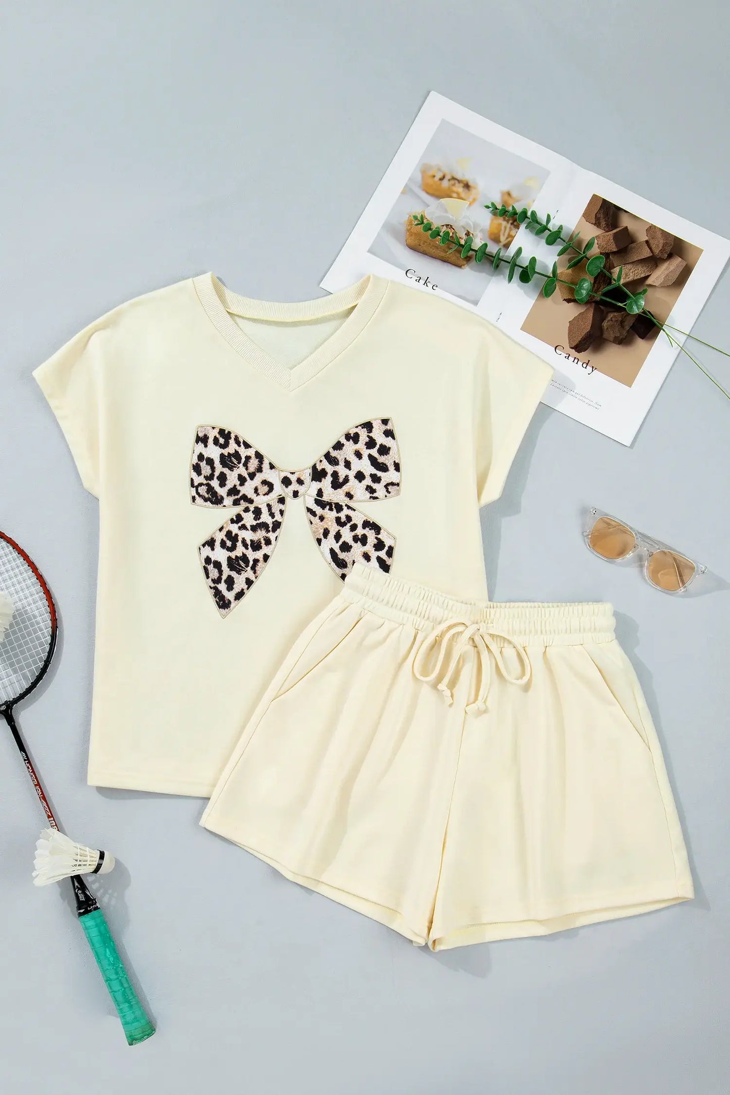 White Contrast Leopard Bow Patched V Neck Loose Tee Drawstring Shorts 2pcs Outfit - Sweet Fashion Wholesale
