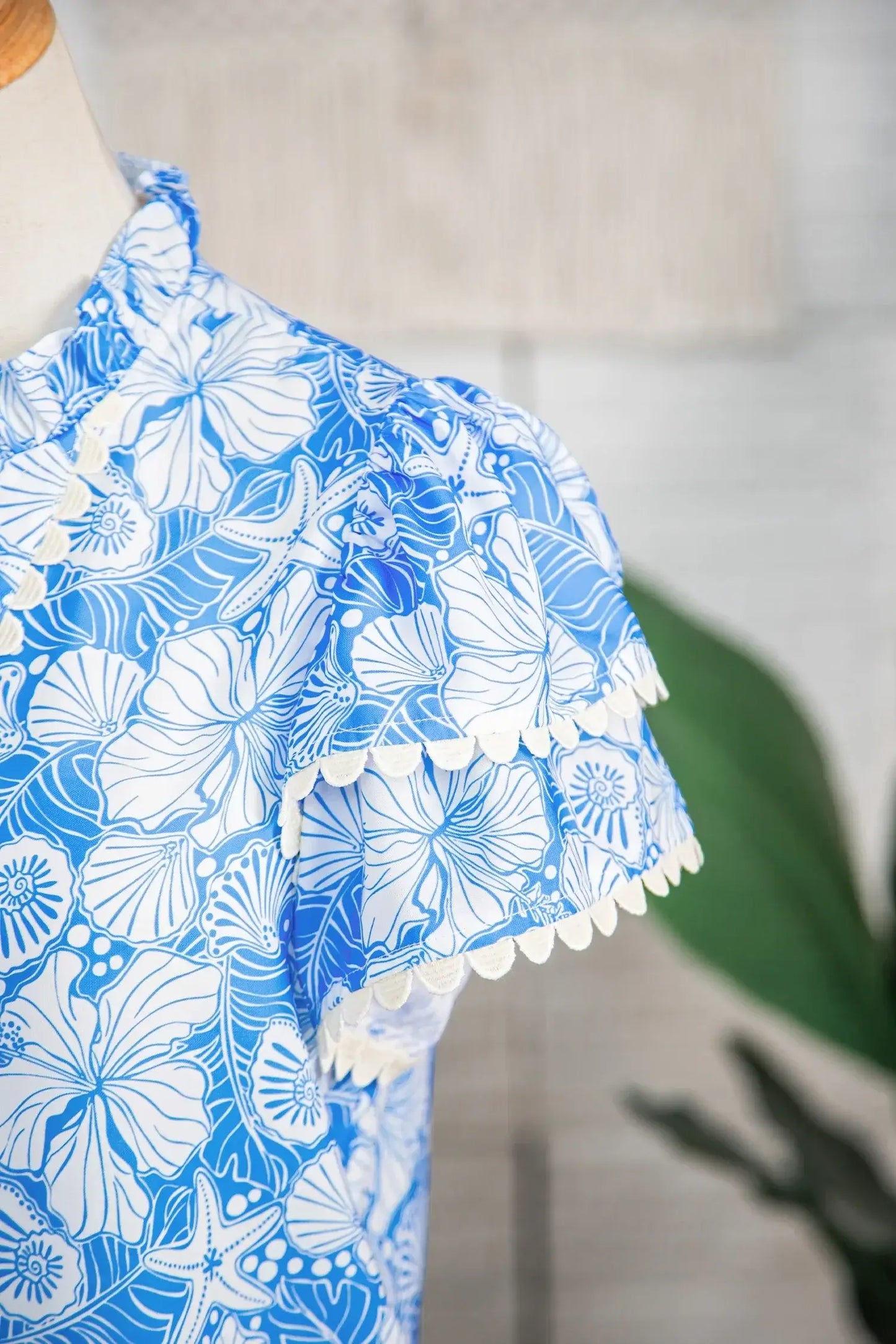 Sky Blue Oceanic Floral Print Scalloped Trim V Neck Short Sleeve Blouse - Sweet Fashion Wholesale