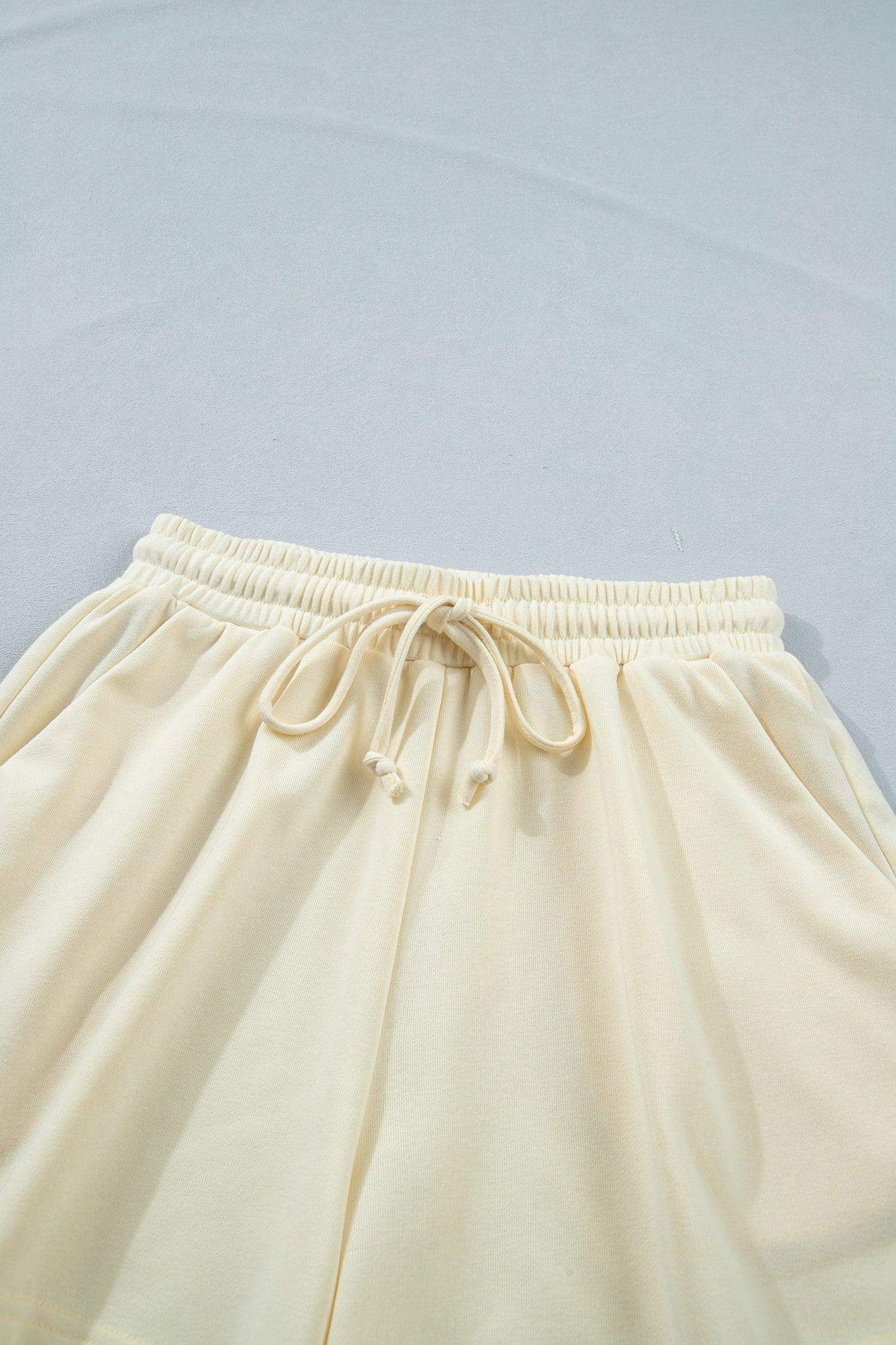 White Contrast Leopard Bow Patched V Neck Loose Tee Drawstring Shorts 2pcs Outfit - Sweet Fashion Wholesale