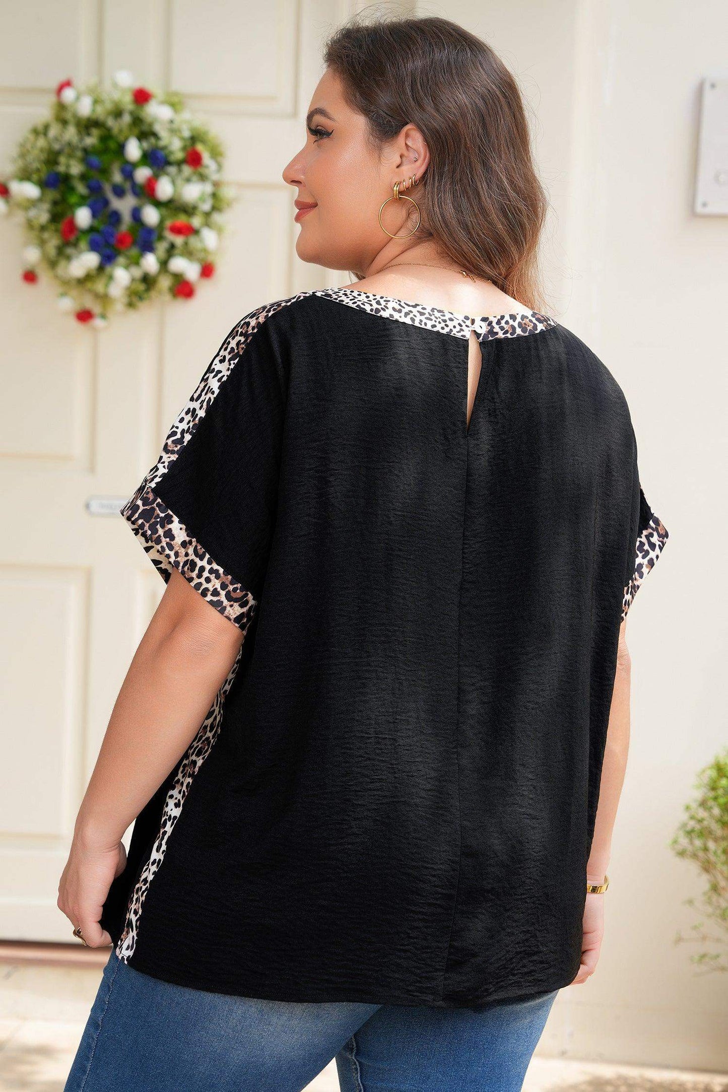 Black Plus Size Leopard Patchwork Round Neck Loose Tee - Sweet Fashion Wholesale