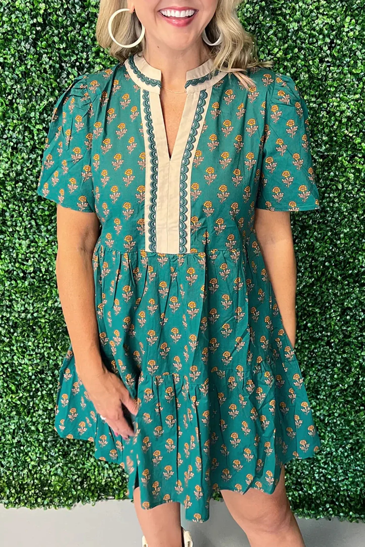 Green Contrast Trim V Neck Short Sleeve Floral Dress - Sweet Fashion Wholesale