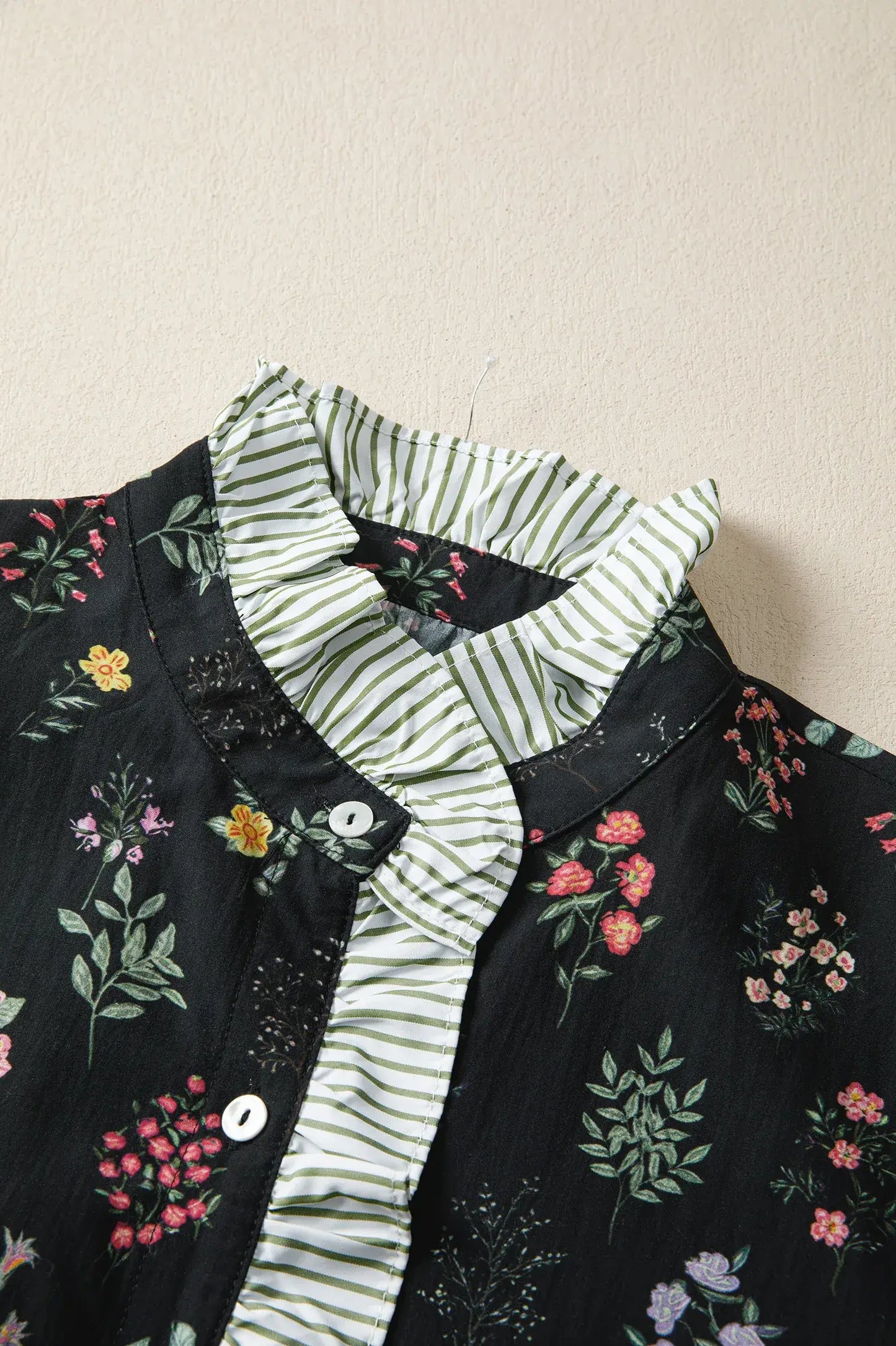 Black Contrast Frilled Trim Short Sleeve Floral Shirt - Sweet Fashion Wholesale