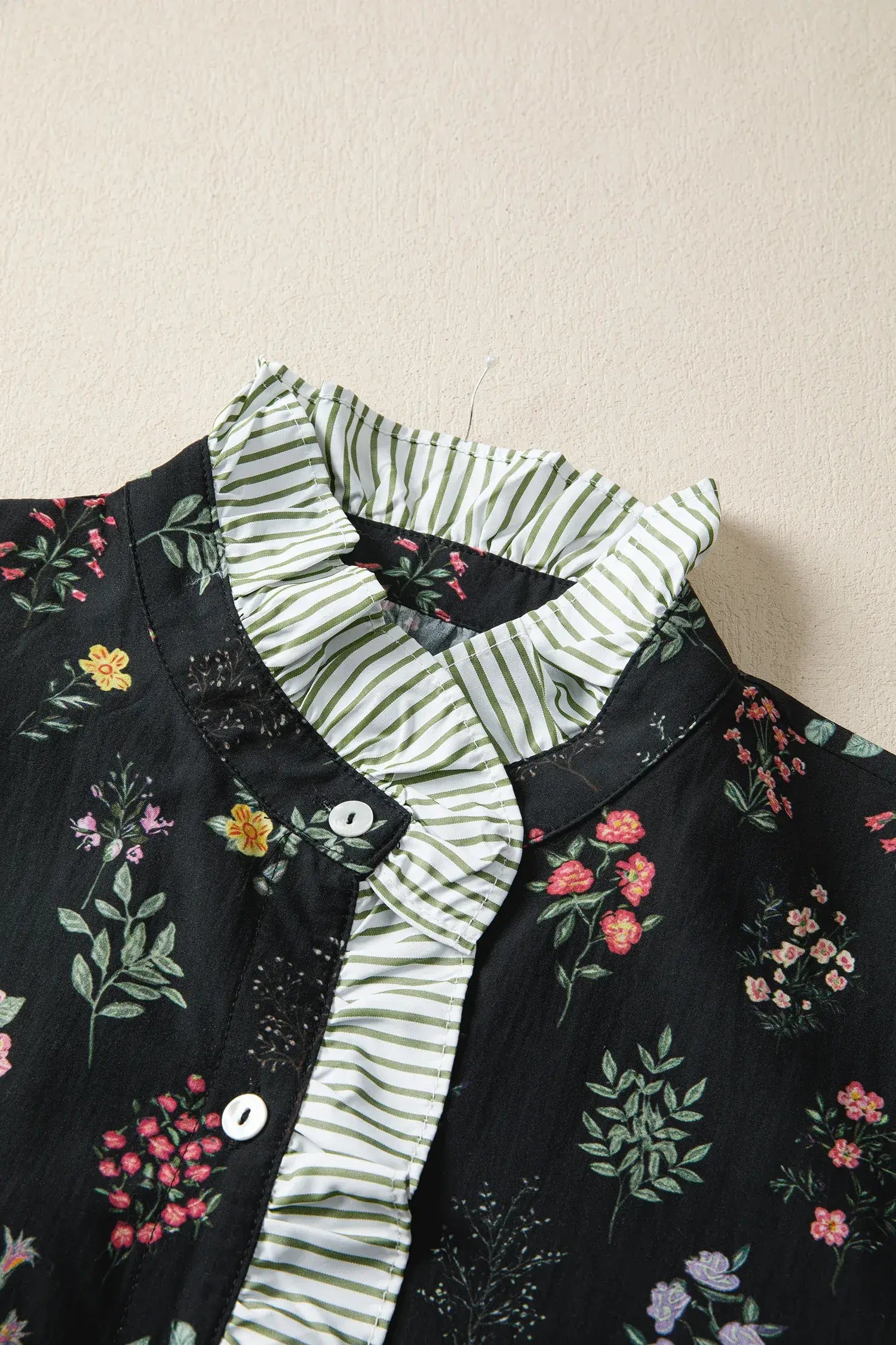Black Contrast Frilled Trim Short Sleeve Floral Shirt - Sweet Fashion Wholesale